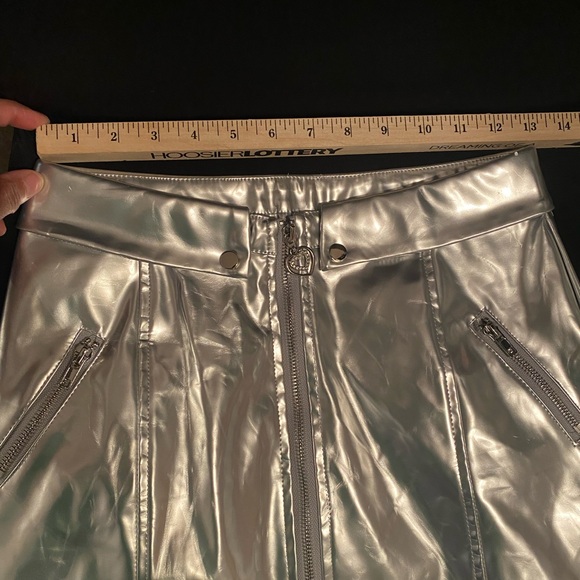 NWT SILVER METALLIC SKIRT - Picture 7 of 8